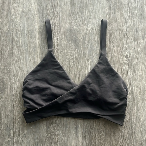 Lululemon Lean In Bra ✧ Black ✧ Size 8 - Picture 3 of 7